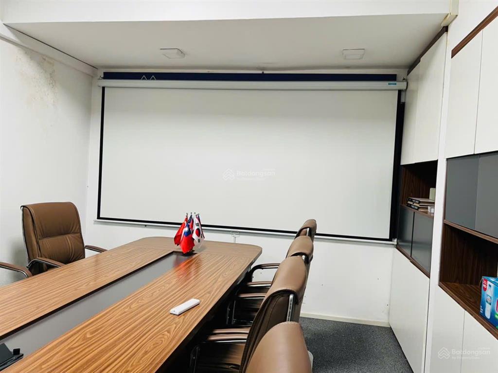 Cho thuê liền kề đường 23 tp giao lưu  phạm văn đồng  hn 120m2 tầng 1. mặt tiền 8m. giá 28tr