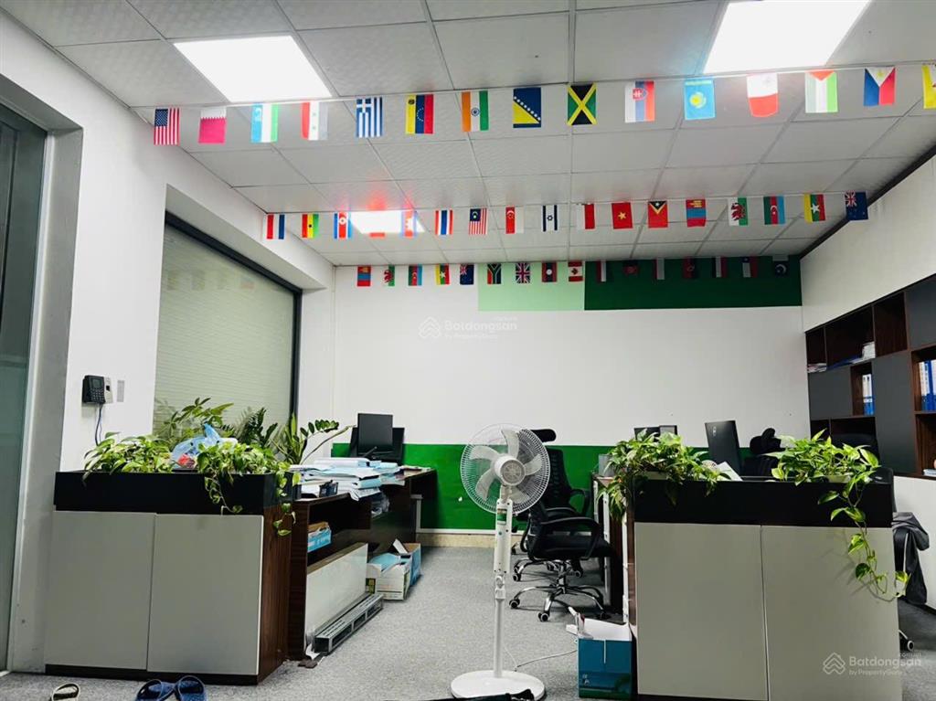 Cho thuê liền kề đường 23 tp giao lưu  phạm văn đồng  hn 120m2 tầng 1. mặt tiền 8m. giá 28tr