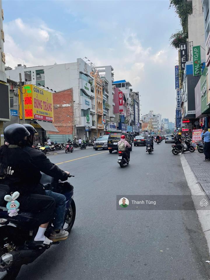 Cách quận 1 chỉ 100m  mt phan đình phùng, phú nhuận  8x23.5m  4 tầng  hđt 150 triệu  giá 65 tỷ