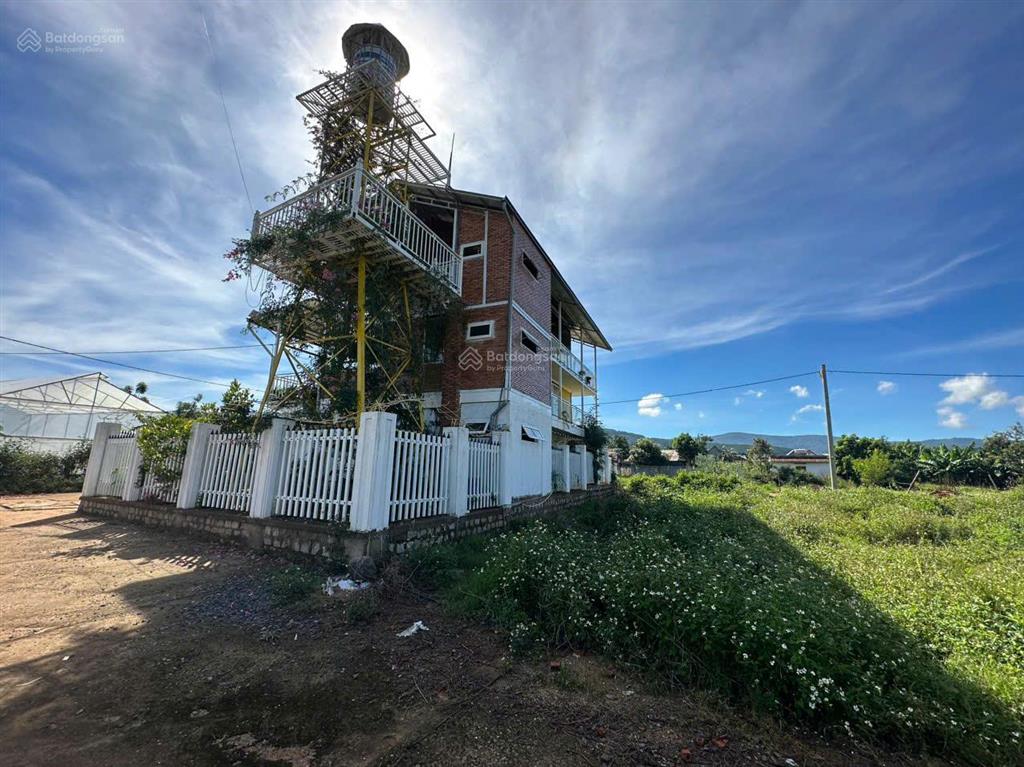 Nhà container đà lạt view đẹp, 3 mặt tiền tà nung, 278m2, 200m2 xây dựng, giá 5.5 tỷ
