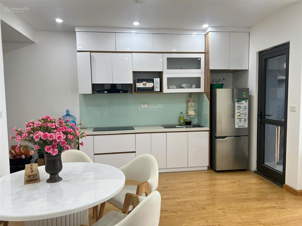 Chính chủ bán căn hộ 1pn + 1 (thiết kế 2n)  intracom nhật tân  nhỉnh 3 tỷ