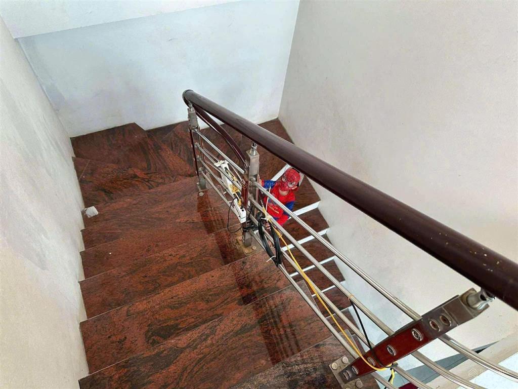 Hơn 5 tỷ  nhà 3 tầng  vĩnh ngọc  view cầu nhật tân  oto đỗ cửa
