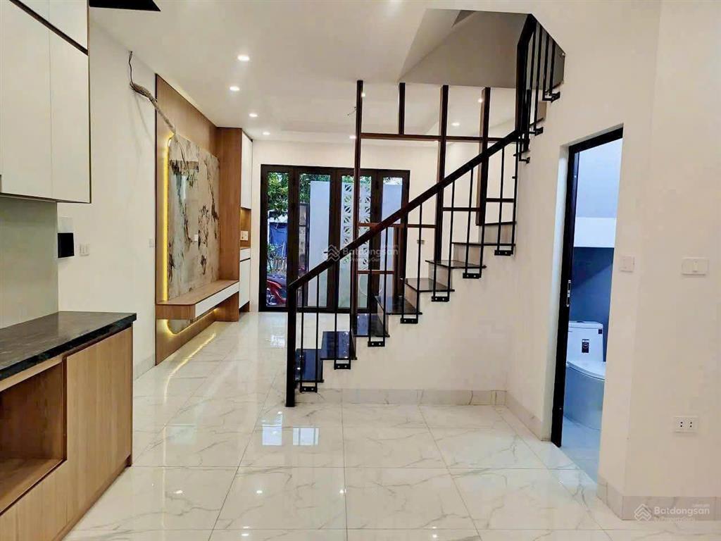 Bán nhà 3 tầng  cách cầu nhật tân 7 phút  hiện đại  sẵn về ở  vf3 đỗ cửa