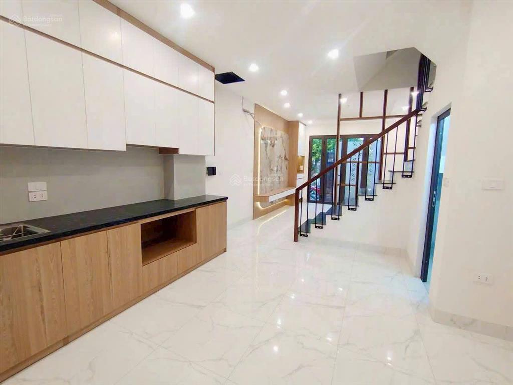 Bán nhà 3 tầng  cách cầu nhật tân 7 phút  hiện đại  sẵn về ở  vf3 đỗ cửa