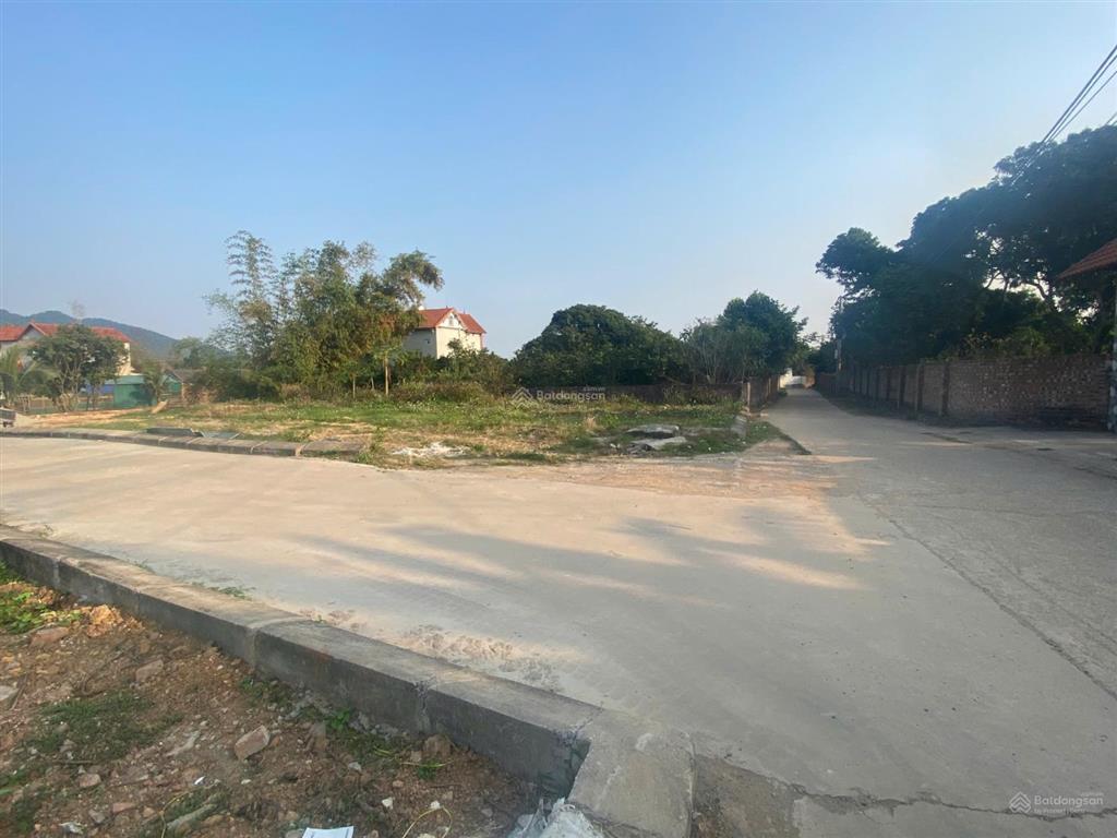 Cắt lỗ lô góc 100m2 đất full thổ cư oto tránh  ngay gần sân bay nội bài  khu du lịch