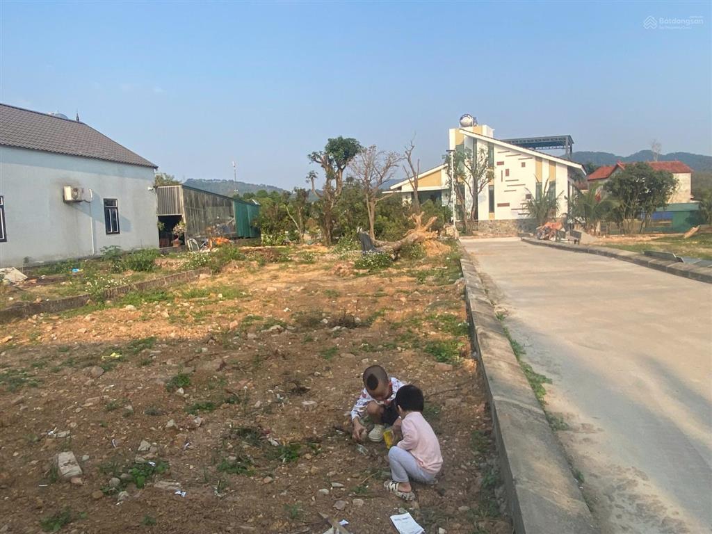 Cắt lỗ lô góc 100m2 đất full thổ cư oto tránh  ngay gần sân bay nội bài  khu du lịch