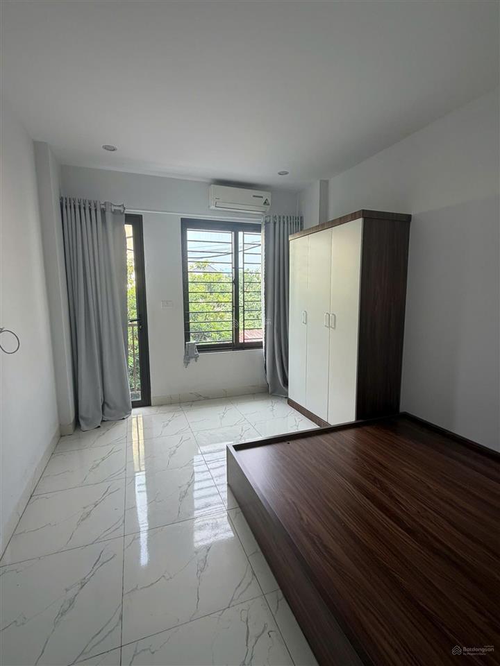 Nhà 3 tầng  sẵn dòng tiền  cạnh kcn quang minh  giá 3,85 tỷ