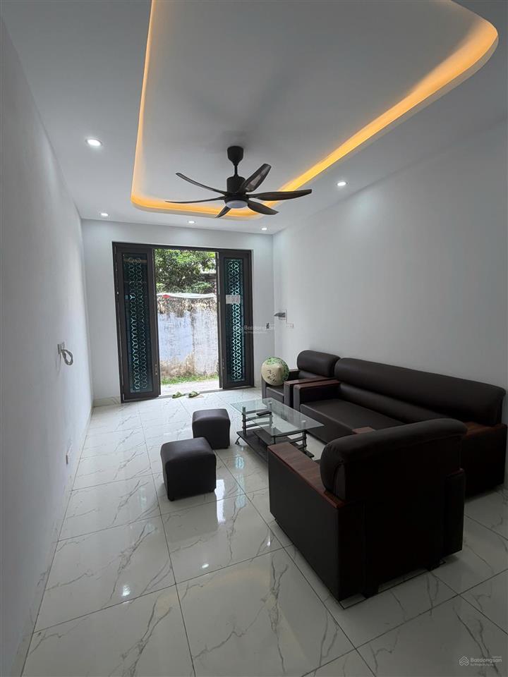 Nhà 3 tầng  sẵn dòng tiền  cạnh kcn quang minh  giá 3,85 tỷ