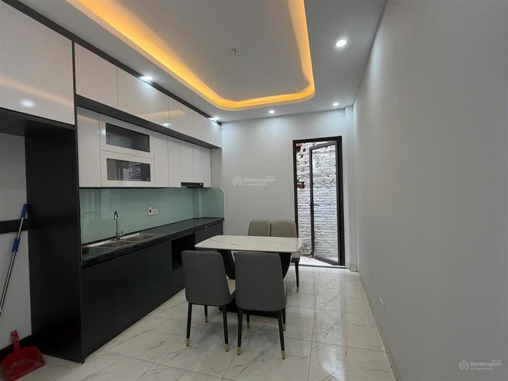 Nhà 3 tầng  sẵn dòng tiền  cạnh kcn quang minh  giá 3,85 tỷ