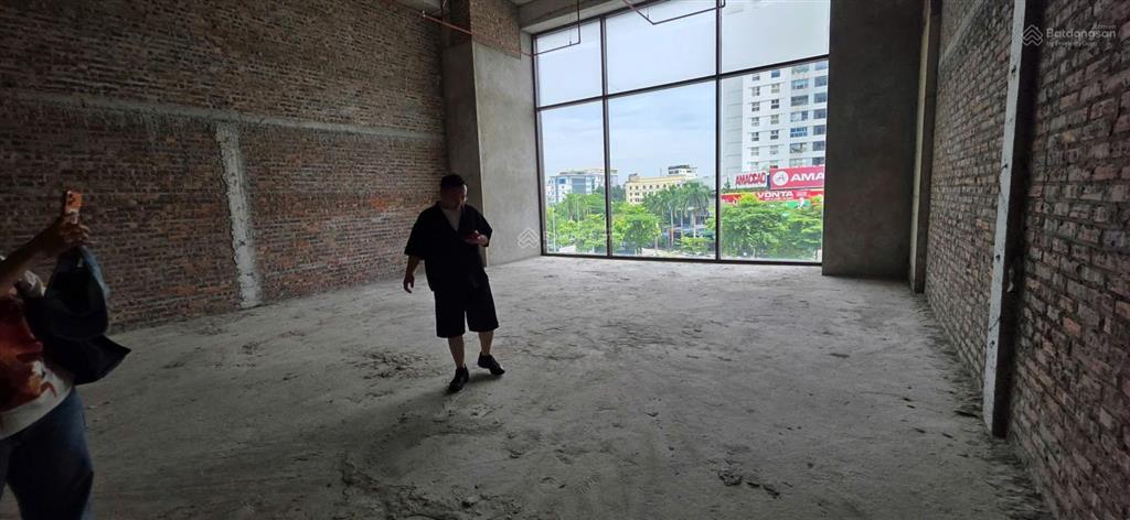 Cho thuê shophouse westlake tây hồ  hơn 600m2  3 tầng  lô góc  bàn giao thô