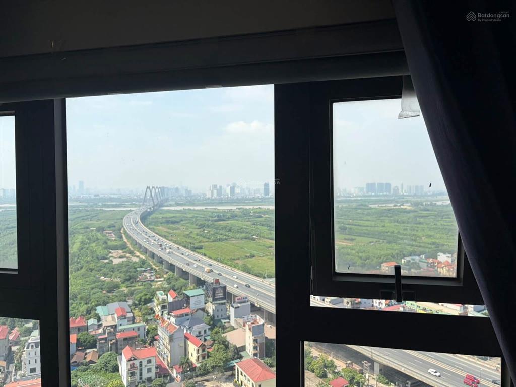 Bán ch 2n 2wc  căn góc  view cầu nhật tân  sông hồng và hồ tây  3.x tỷ