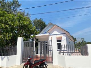 Chưa đến 9 triệu/m2 bán nhà siêu mới, cây thông ngoài, phú quốc