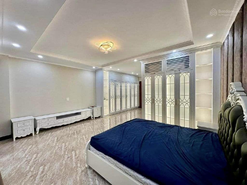 Bán nhà văn cao, ba đình, khu phân lô, dt 80m2, mặt ngõ ô tô tránh, gần phố. giá 30.8 tỷ
