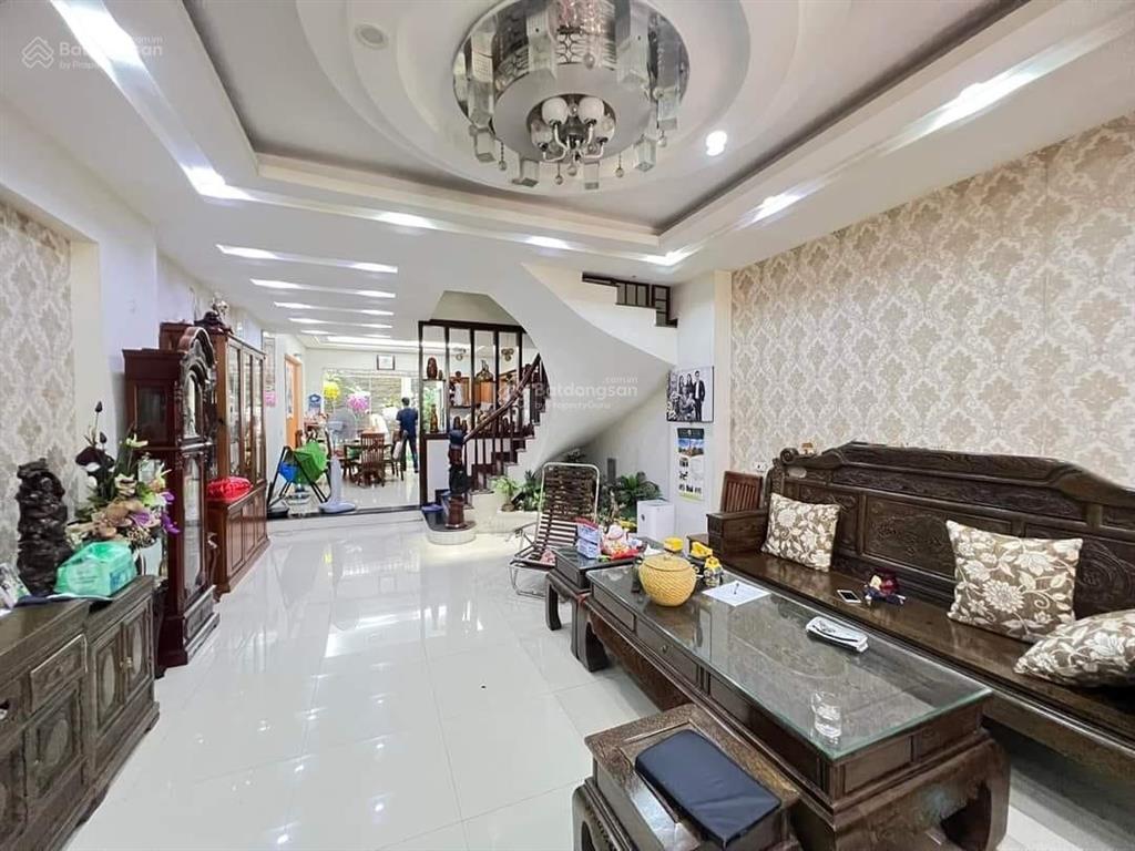 Bán nhà mặt ngõ phố lý nam đế, hoàn kiếm, khu phân lô, ô tô đỗ cửa, nhà gần phố. giá 19.8 tỷ
