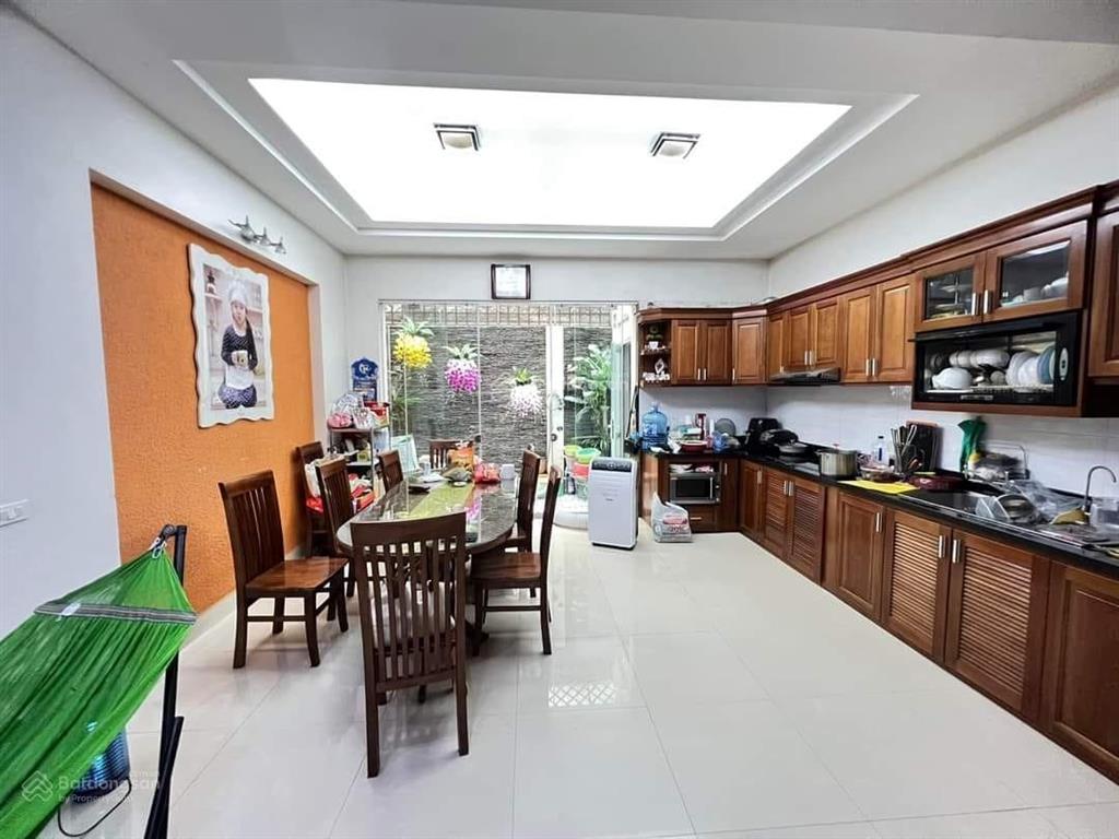 Bán nhà mặt ngõ phố lý nam đế, hoàn kiếm, khu phân lô, ô tô đỗ cửa, nhà gần phố. giá 19.8 tỷ