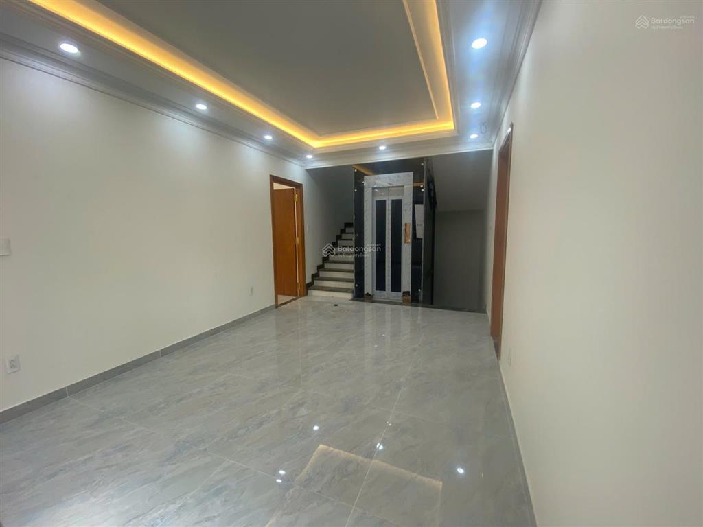 Căn góc 2 mặt tiền cityland park hill, ngang ~8m có thang máy, hợp đồng thuê 75tr/th