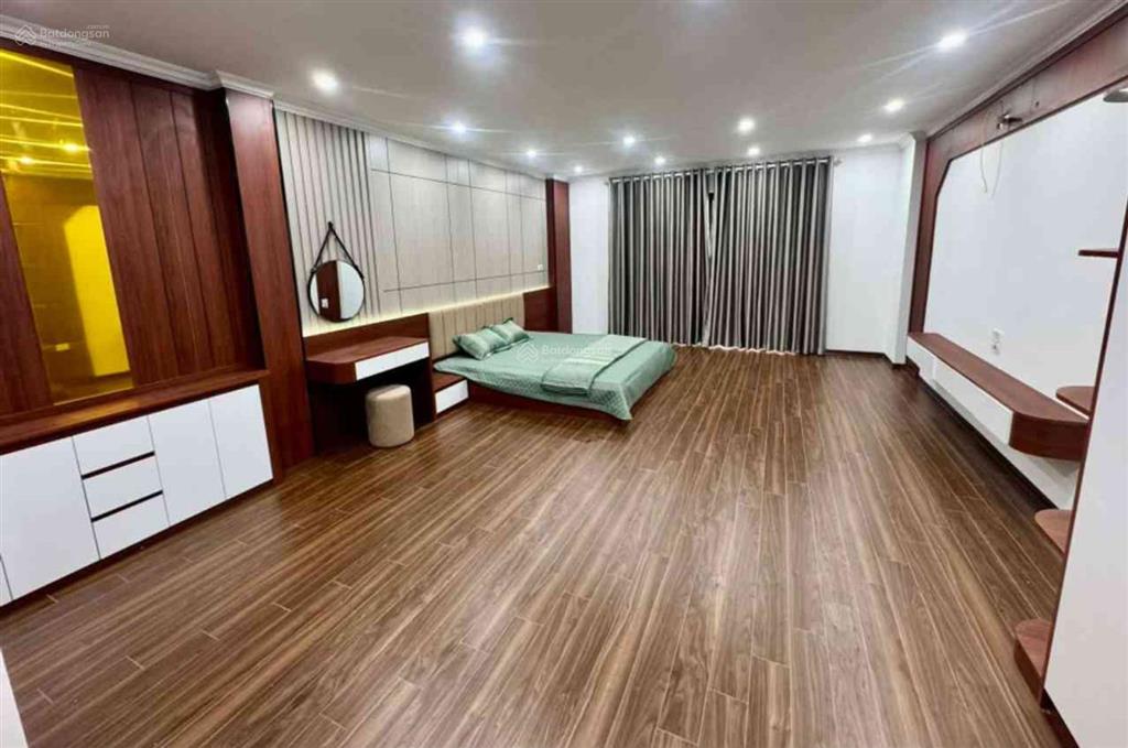 Nhà mình bán tại phố ngũ nhạc 52m 6 tầng mặt tiền 4.8m ô tô đỗ cửa nhà giá 14.4 tỷ hoàng mai