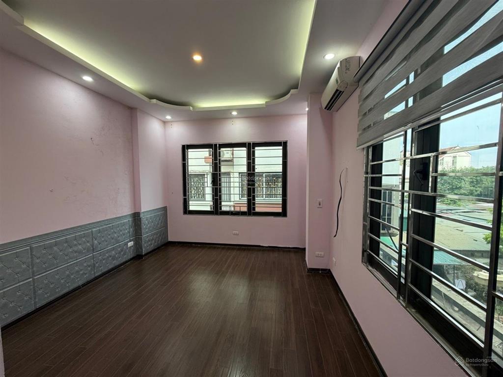 Sở hũu ngay nhà phố ai mộ long biên ô tô tránh giá bây nhanh chỉ 17.9 tỷ 50m 5tầng lô góc cực hiếm