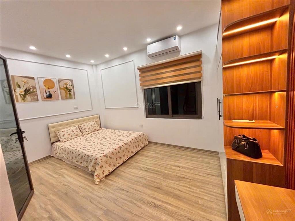 Chỉ 8.6 tỷ sở hũu ngay nhà phố dốc thọ lão 32m 5 tầng mặt tiện 4 m hai bà trungw