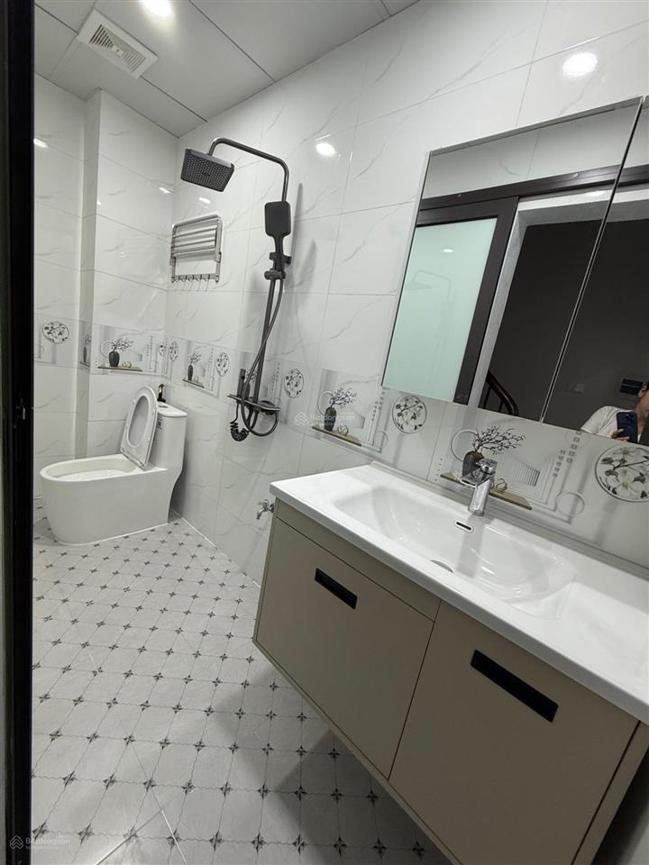 Chỉ 10.5 tỷ có ngay nhà phố nguyễn văn viên 35m 5 tầng vị trí vàng tại hai bà trưng