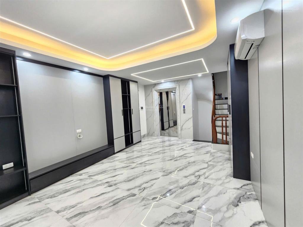 Siêu phẩm phố hoàng mai giá tận tâm 18,3 tỷ 40m 7 tầng mặt tiền 4m ô tô ngủ trong nhà kinh doanh