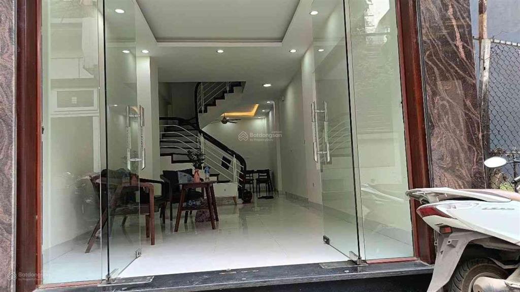 Chỉ 25.9 tỷ sở hữu ngay nhà phố hoàng quốc việt 45m 5 tầng mặt tiền 4.2m ô tô tránh giá bay nhanh