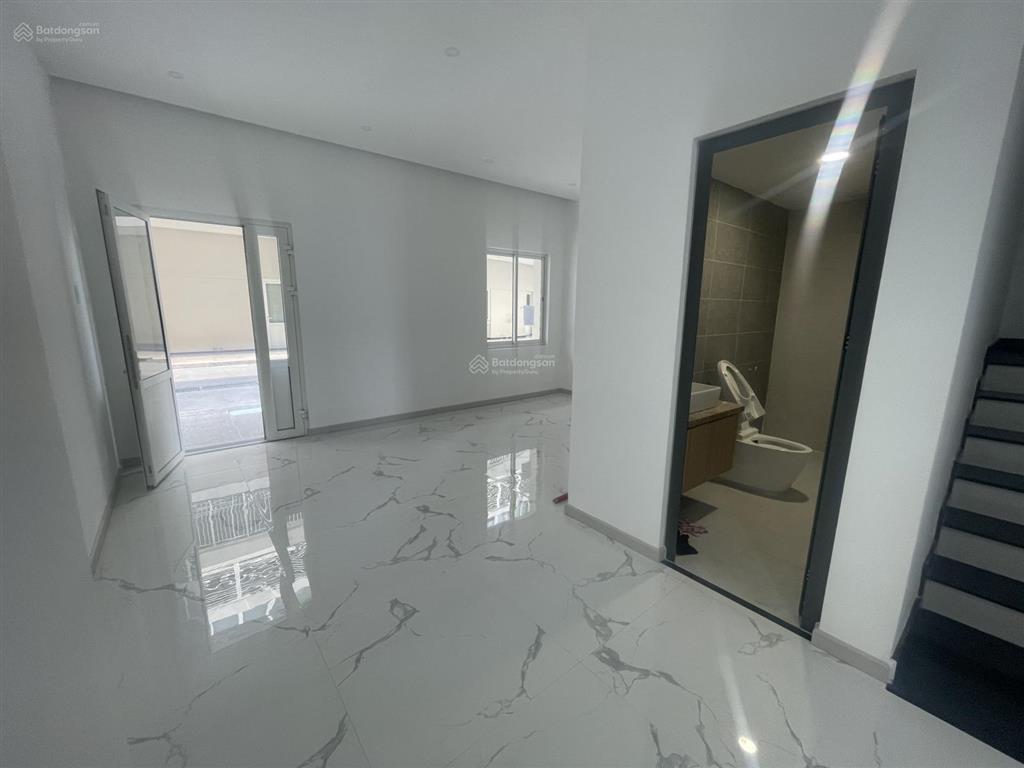 Bán  saritown 5 tầng đẹp, sầm uất  vị trí vàng sala