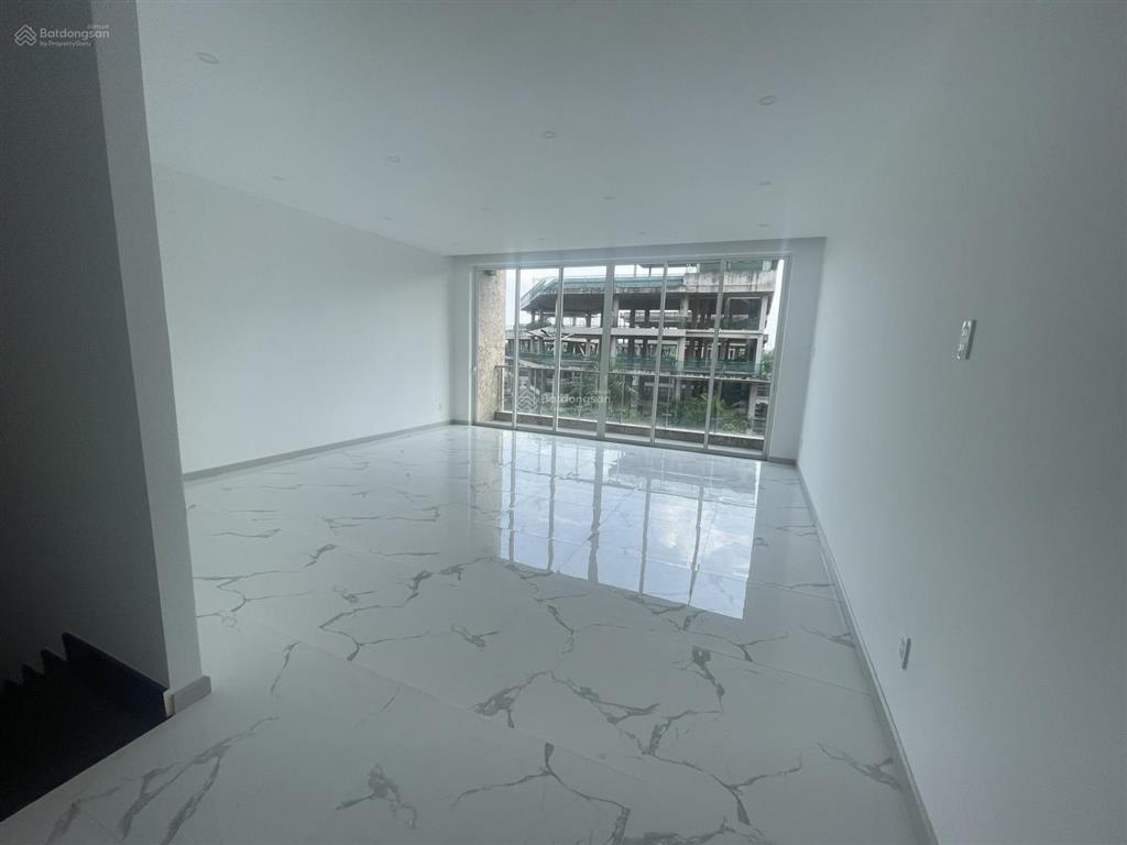 Bán  saritown 5 tầng đẹp, sầm uất  vị trí vàng sala