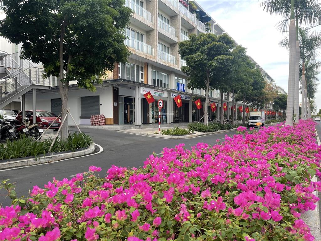 Bán  saritown 5 tầng đẹp, sầm uất  vị trí vàng sala