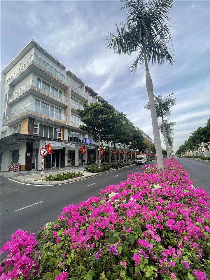 Bán  saritown 5 tầng đẹp, sầm uất  vị trí vàng sala