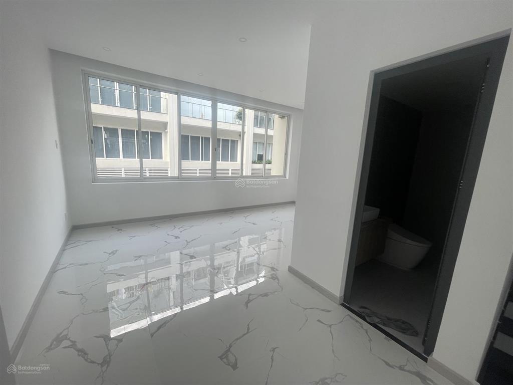Bán  saritown 5 tầng đẹp, sầm uất  vị trí vàng sala