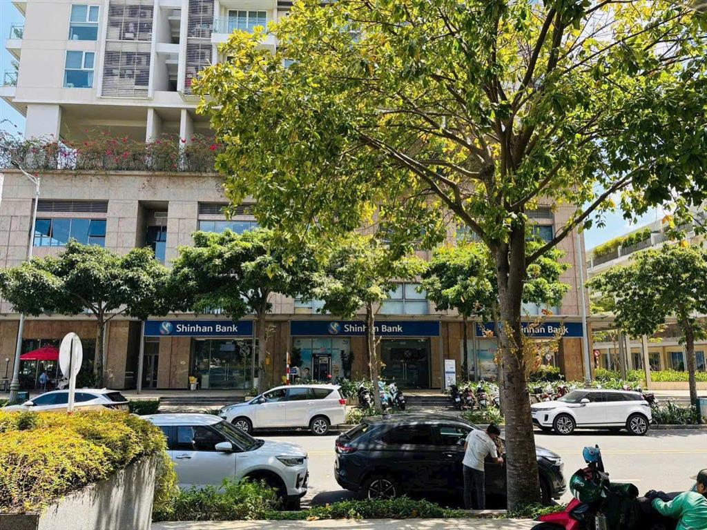 Cho thuê shop sarica sala mặt đường lớn  dtsd 280m² giá 120 triệu