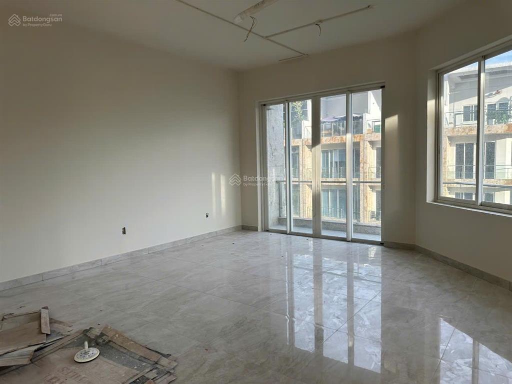 Bán căn nhà phố saritown shop tốt thị trường 97 tỷ, dtsd 536m2, sổ hồng  sở hữu lâu dài