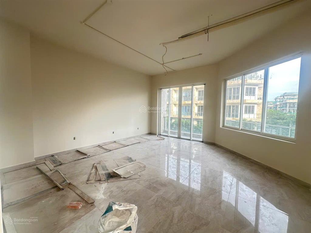 Bán căn nhà phố saritown shop tốt thị trường 97 tỷ, dtsd 536m2, sổ hồng  sở hữu lâu dài