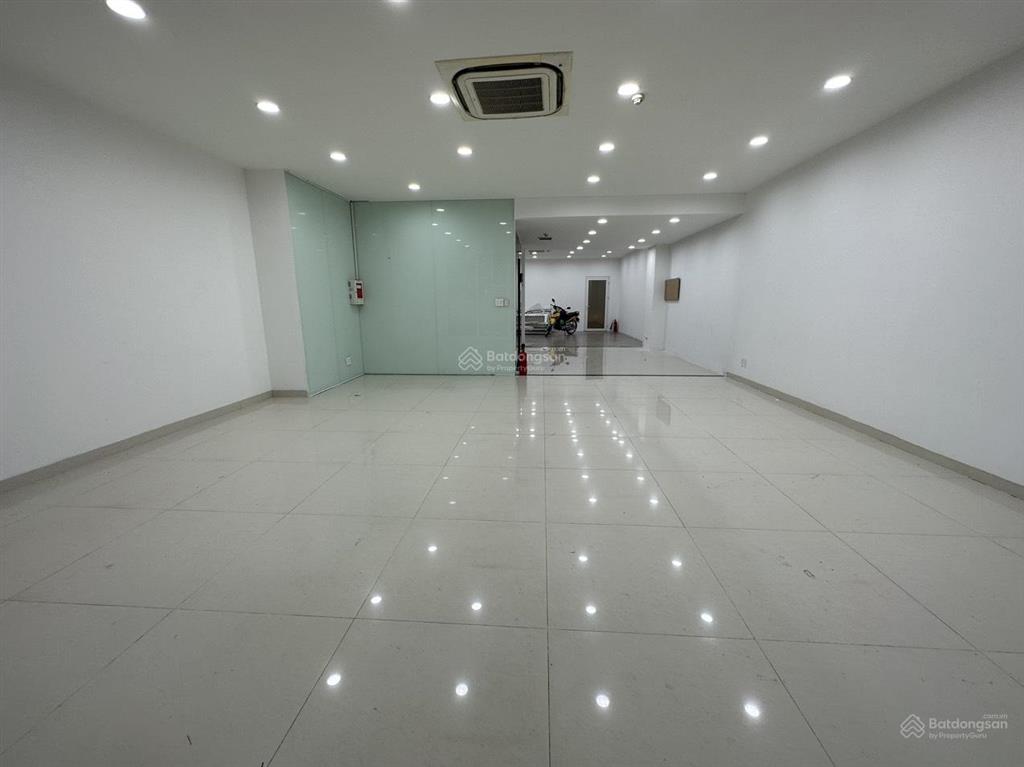 Hot!!  cho thuê căn nhà phố nguyễn cơ thạch sala  gần thisomall dtsd  700m2 giá 220 triệu