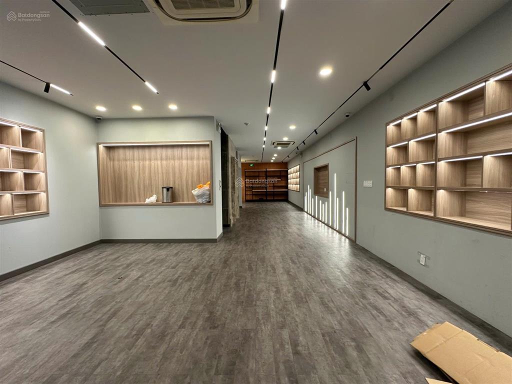 Hot!!  cho thuê căn nhà phố nguyễn cơ thạch sala  gần thisomall dtsd  700m2 giá 220 triệu