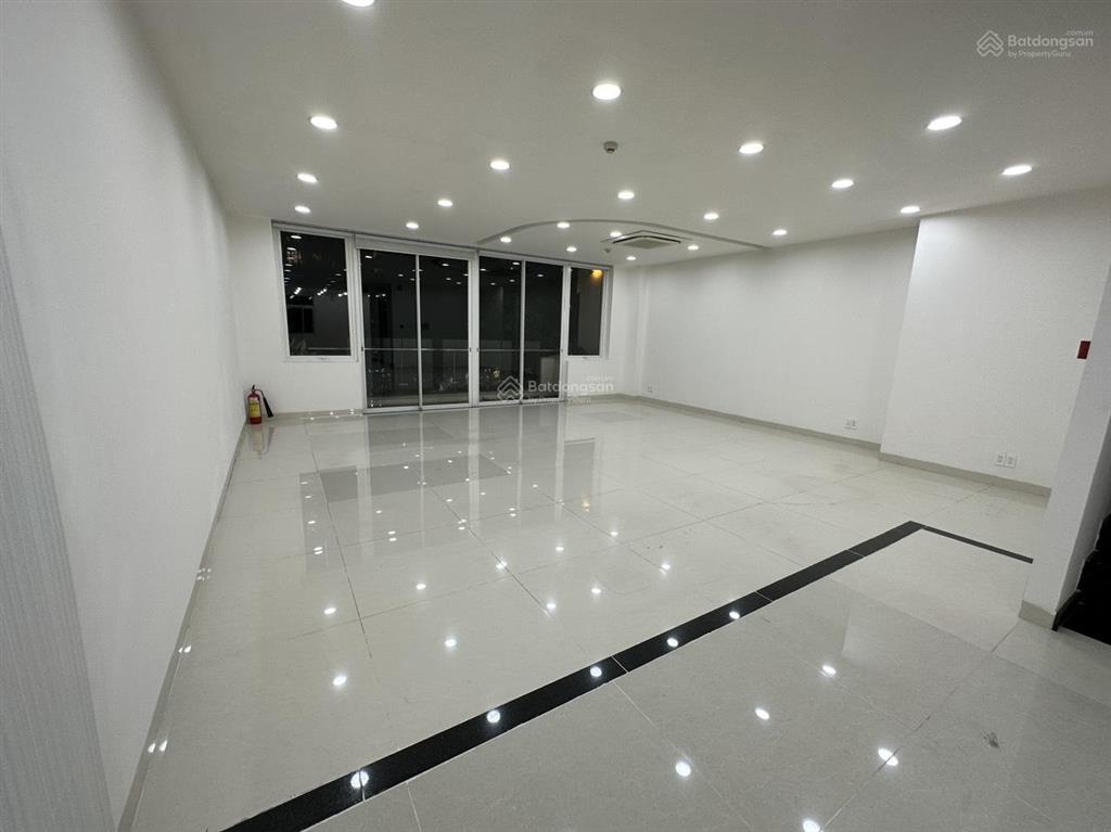 Hot!!  cho thuê căn nhà phố nguyễn cơ thạch sala  gần thisomall dtsd  700m2 giá 220 triệu