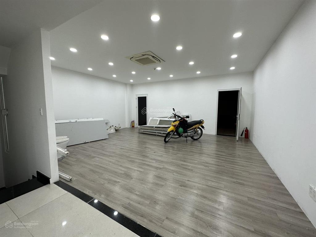 Hot!!  cho thuê căn nhà phố nguyễn cơ thạch sala  gần thisomall dtsd  700m2 giá 220 triệu