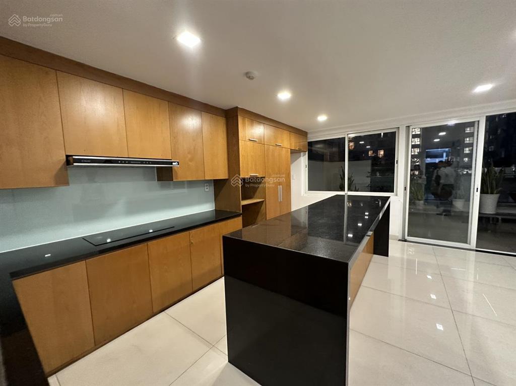 Hot!!  cho thuê căn nhà phố nguyễn cơ thạch sala  gần thisomall dtsd  700m2 giá 220 triệu