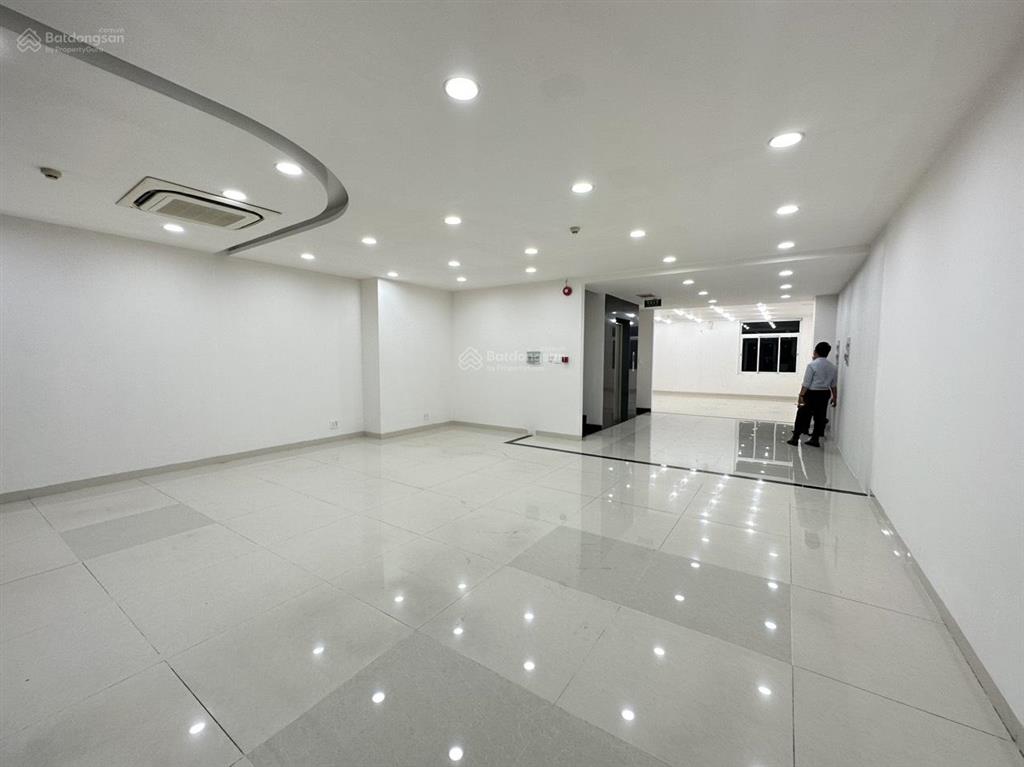 Hot!!  cho thuê căn nhà phố nguyễn cơ thạch sala  gần thisomall dtsd  700m2 giá 220 triệu