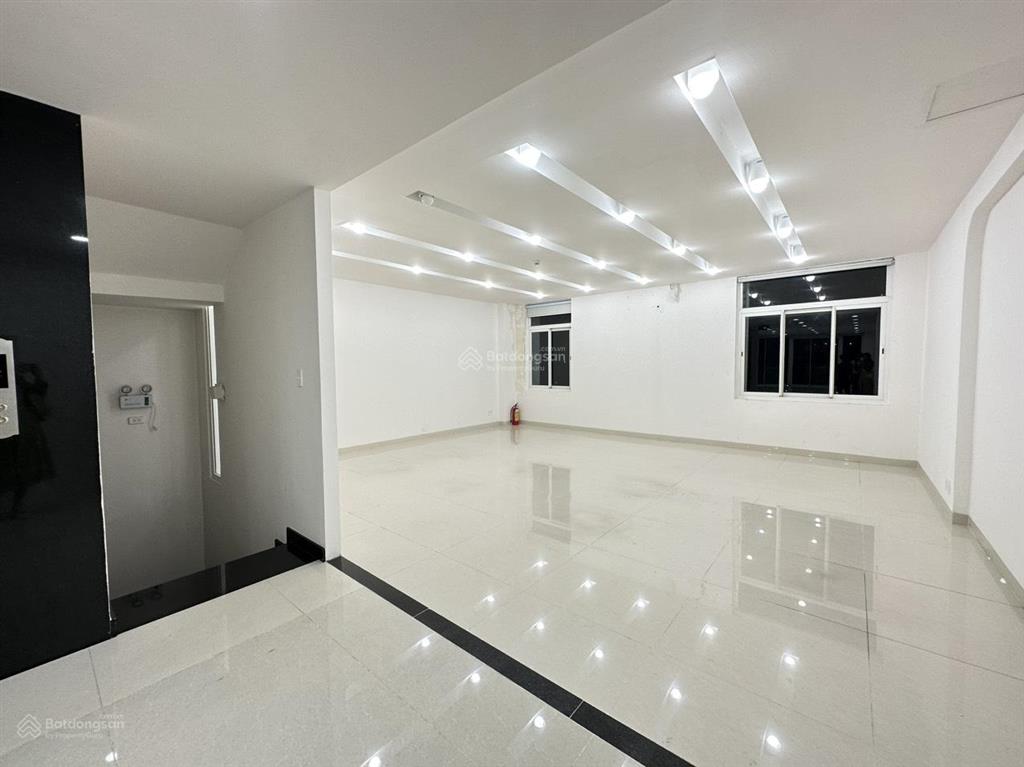 Hot!!  cho thuê căn nhà phố nguyễn cơ thạch sala  gần thisomall dtsd  700m2 giá 220 triệu