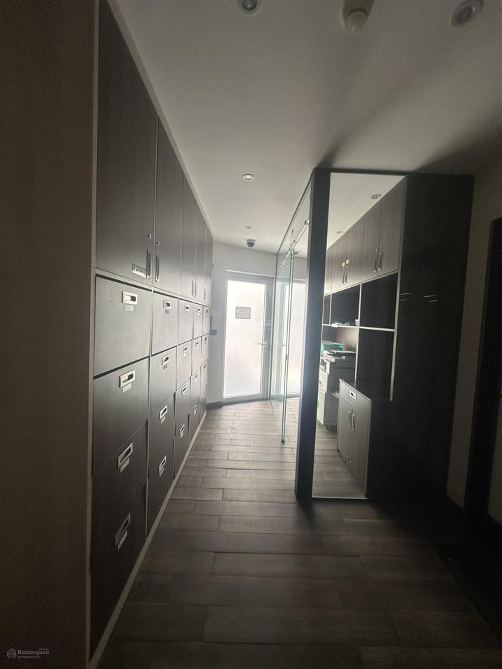 Cho thuê sàn văn phòng sala  full nội thất 120m2 giá 75 triệu bao thuế, pql, điện nước