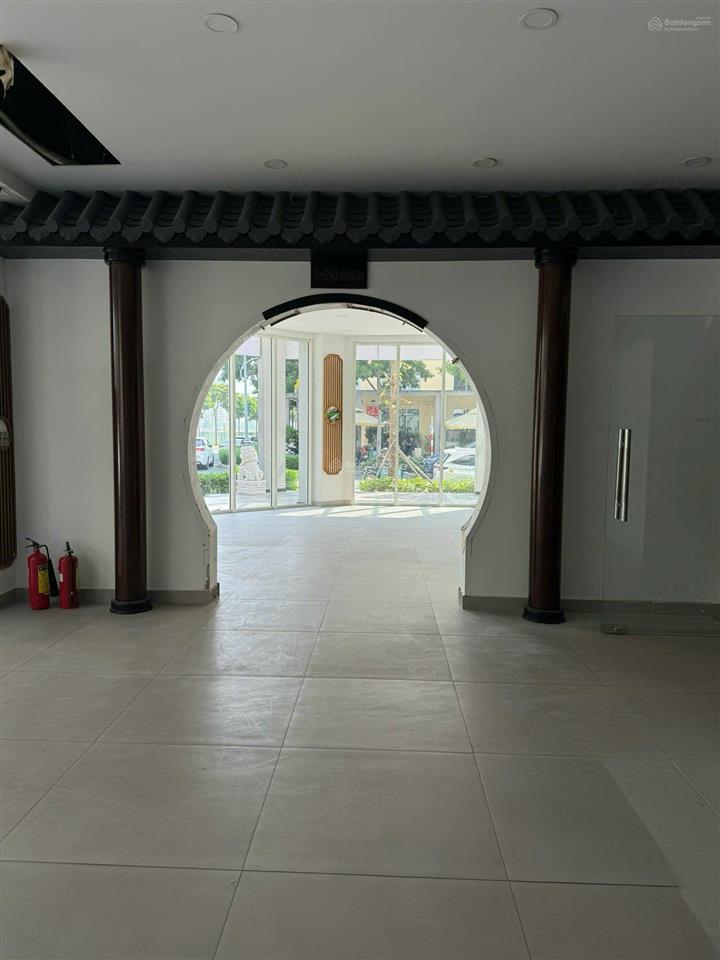 Cho thuê mặt bằng góc khu đô thị sala 150m2 giá chỉ 90 triệu/tháng