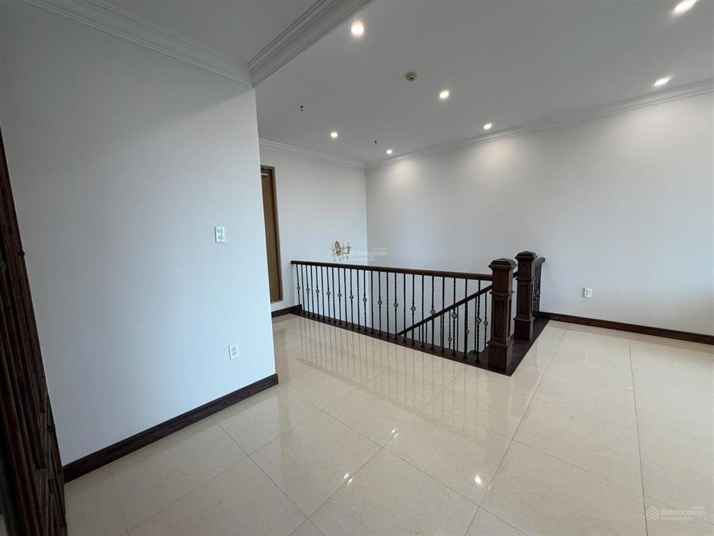 Bán căn duplex sala dt 210m2 giá bán 37 tỷ  hoàn thiện 5pn đẹp view landmark 81