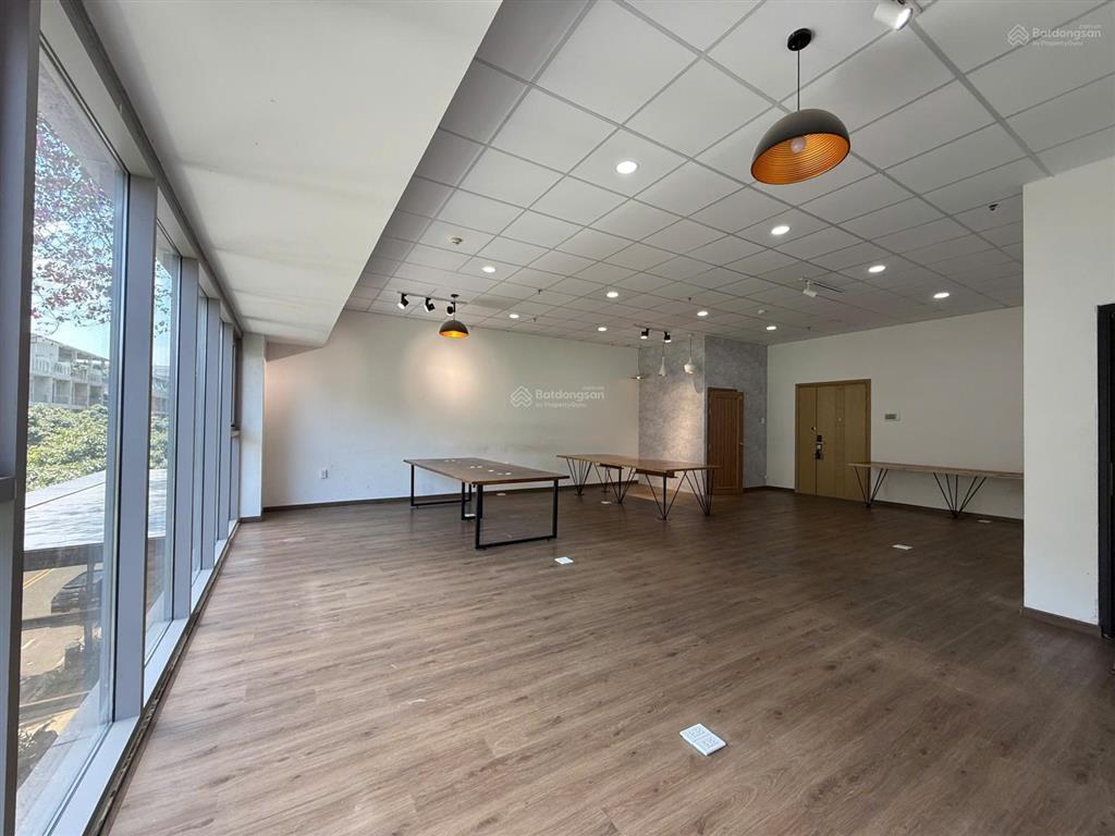 Shophouse sala 3 tầng dt 230m² cho thuê giá 90 triệu/tháng  hoàn thiện đẹp