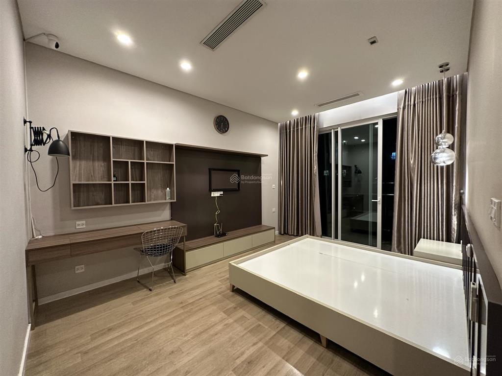 Bán căn góc sadora sala 3pn  120m2  2 ban công giá chỉ 15.9 tỷ all in