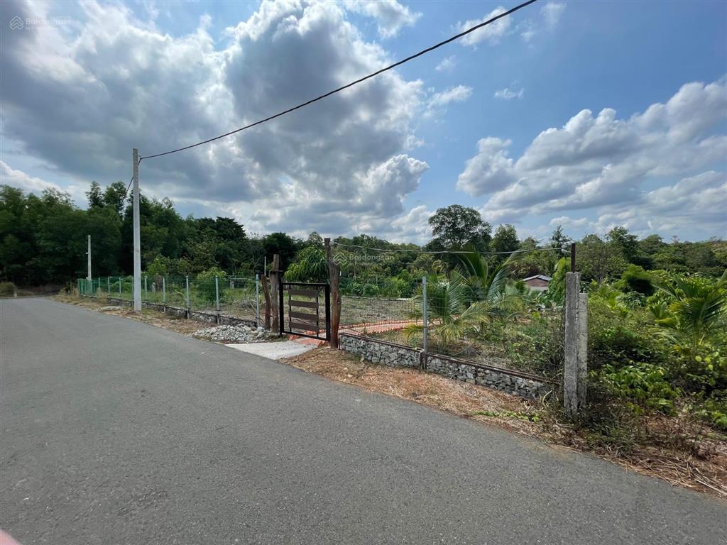 2650m2, 100m2 thổ cư 2 mặt tiền đường nhựa dài 70m, giá 5 tỷ 200