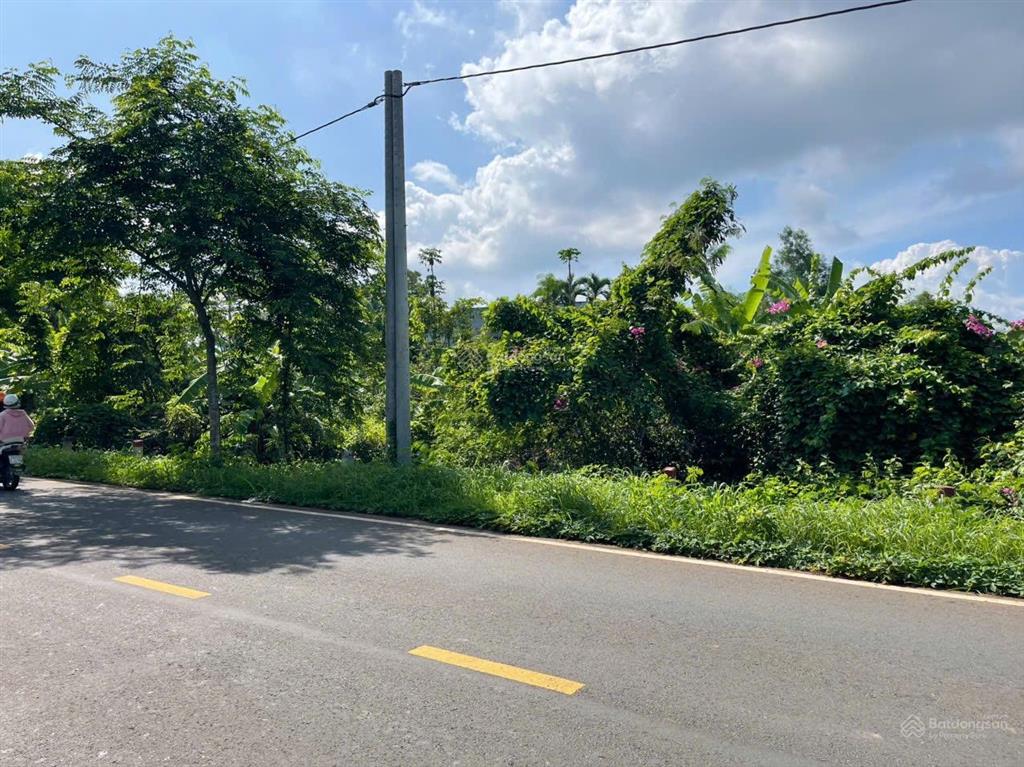 Bán đất sào diện tích 9300m2 có 300m2 thổ cư 100m2 mặt tiền giá 27 tỷ 500 xã ngãi giao. tp. hcm