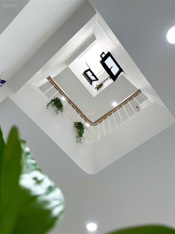 Thành mỹ q.tân bình , sát q.10  dt 4.2 x 15m  nhà đẹp 5 tầng  hẻm ô tô  giá 12.8 tỷ tl