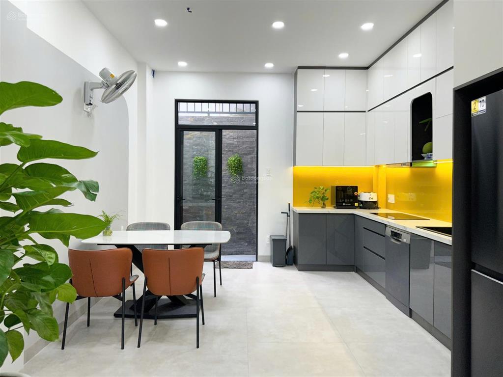 Thành mỹ q.tân bình , sát q.10  dt 4.2 x 15m  nhà đẹp 5 tầng  hẻm ô tô  giá 12.8 tỷ tl